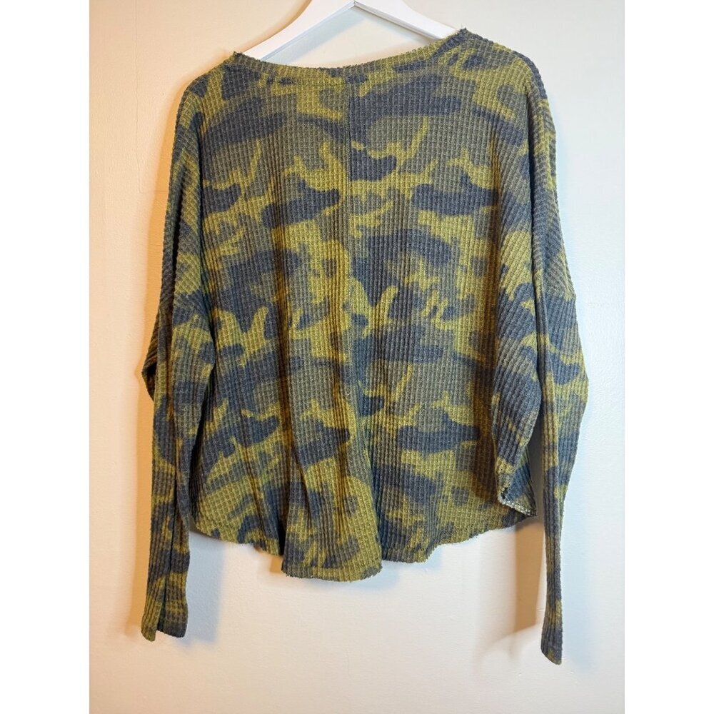 Urban Outfitters Out from Under Camouflage Button Up Thermal Size Medium - Picture 7 of 7